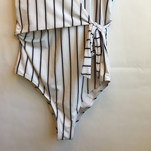 CUPSHE STAY YOUNG BLACK & WHITE SWIMSUIT - Picture 5 of 6